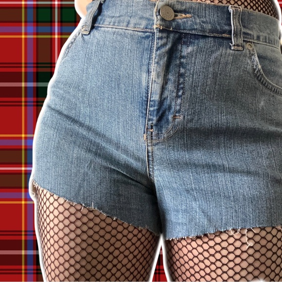 VINTAGE GRUNGE DENIM SHORTS - Picture 3 of 9
